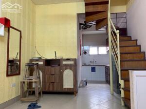 Cho thuê căn hộ TT Tầng 4 26 Phố Nguyên Hồng 75m2, 3 ngủ, 2 vê sinh, 8.5 Triệu/th