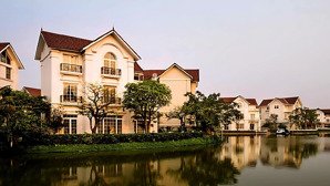 bán biệt thự đơn lập hoa sữa vinhomes riverside, 215m2, nội thất gỗ tinh xảo