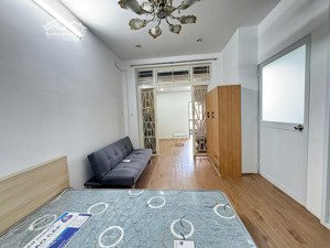 chung cư mini gồm 1pn, 1 p.khách, 1wc, cực rộng, tách bếp có luôn ban công giá siêu ưu đãi