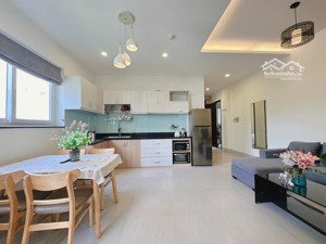 căn hộ 2 phòng ngủ đường nguyễn văn hưởng, ban công thoáng mát, nội thất đầy đủ, 90m2 ở thảo điền