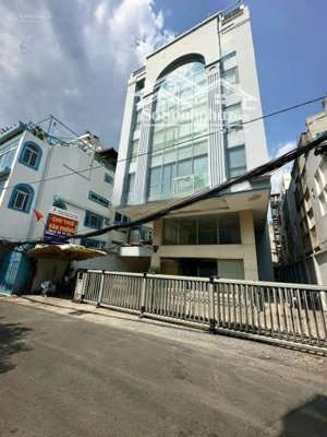 chủ rất thiện chí! bán tòa nhà rẻ nhất quận 1 có hầm 10 tầng, dt (15x 35m) 4300m2 sàn, hđt 4%/năm