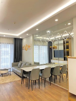 tôi cần bán chung cư a5 học viện quân 71m2, 2 ngủ, 2 vs chỉ 3.x tỷ