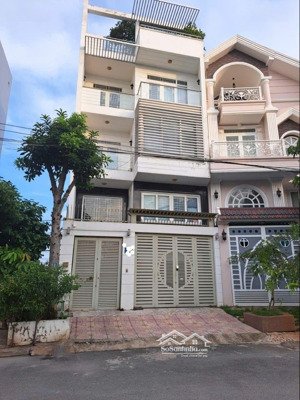giảm 300 triệu giá mới chỉ 8.6 tỷ 2 mặt tiền khu biệt thự vip nhà đẹp nhất khu