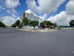 lô góc gs15 ngay vòng xoay quảng trường xanh tthc dĩ an, lô đất vị trí đẹp nhất