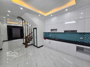 nhà cầu diễn 40m2 - 5 tầng - full nội thất - gần ngõ ô tô - ở ngay.