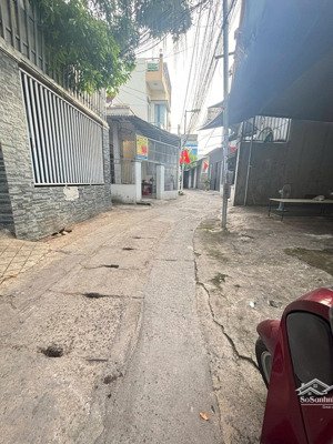 bán đất tặng nhà - căn góc thoáng mát - ngay cạnh trường và chợ