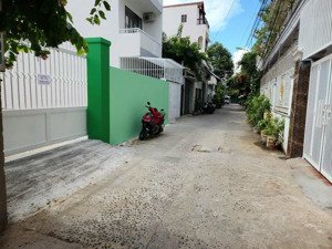 bán lô đất cách biển trần phú 500m, hẻm hoàng diệu, nha trang giá rẻ 67,8tr/m2