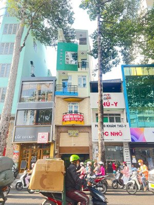 nhà mt nguyễn chí thanh. dt (4*14m, cn: 56m2) trệt + 2 lầu. tây bắc. hđt: 22tr. giá: 14.3tỷ có bớt