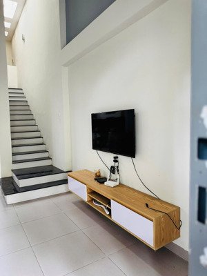 cần bán gấp căn nhà 2 tầng gần trường nicolass