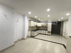 chính chủ cho thuê 1 phòng ngủ 40m2 tại mặt tiền ba vân khu bàu cát tân bình