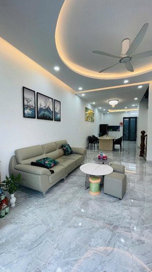 nhà đẹp 3 tầng đường 14m cạnh công viên hồ bơi