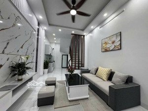 cần bán nhanh nhà mới tinh tại bà triệu, gần chợ hà đông. vị trí đẹp cách 1 nhà ra ô tô tránh đỗ