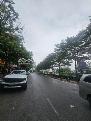 bán toà nhà 7 tầng 1 hầm lô góc 3 mặt phố hồ tùng mậu nam từ liêm vị trí kim cương mặt phố