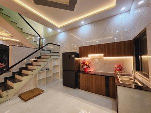 bán nhà diện tích sử dụng 142m2 ngay chợ hưng long