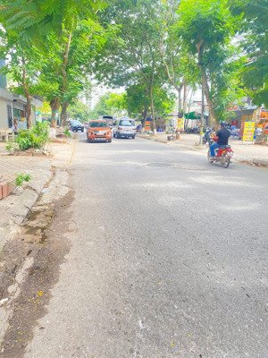 bán nhà 3 tầng dân xây mặt đường quang lai