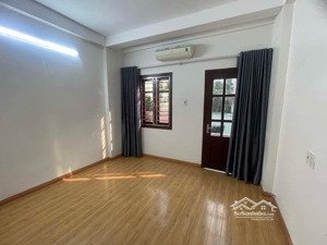 nhà mới xây cực phẩm tại gia lâm lô góc, 3 tầng, ô tô đỗ cửa, cách vin chỉ 300m