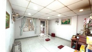 ngay đường nguyễn văn trỗi, có ngay căn nhà 52m2 với giá 3 tỷ 2. shr