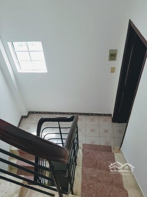 dễ dàng ô tô ra vào , đậu xe , giá trị khai trác cao .