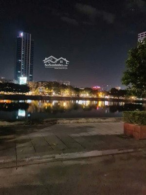 bán nhà phố đào tấn ba đình dt 212m 4 tầng, mt 8m , ô tô để trước nhà, vào nhà.