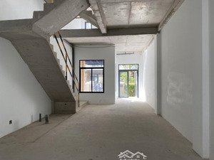 chính chủ gửi bán nhanh the classia, 5x18,5m, nhà thô, sổ hồng, giá 16.8 tỷ