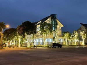 căn biệt thự song lập khu e, kđt ngôi nhà mới, quốc oai. dt 230m2, giá thỏa thuận.