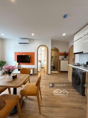 tòa chdv 8 tầng văn cao, lô góc 3 thoáng, 20m ra phố, 26 phòng 1n1k, dt 180tr/th