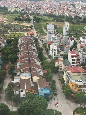 cho thuê biệt thự tân tây đô . nhà 3 tầng t 1. phòng khách .bếp. 2 vs . giếng trời t2.3 : 3