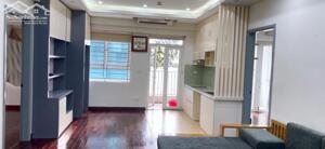 Chính chủ cần bán căn hộ chung cư TĐC Hoàng Cầu 63.4m2 có 2PN nhà đẹp , tầng trung căn góc , hướng mát