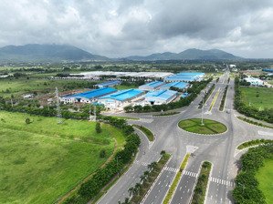 chủ cần xoay đầu vốn ra nhanh lô đất 108m2 đối diện cổng kcn