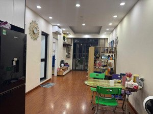 tôi cần bán căn hộ 100m2, 3 ngủ full nội thất giá:6,5 tỷ ở kđt yên hoà.