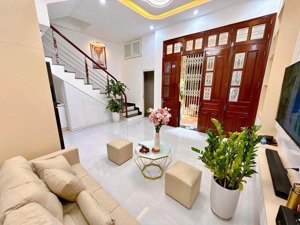 cần bán nhà 5 tầng mới đẹp, nội thất xịn, chỉ việc xách vali về ở