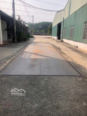 cho thuê xưởng siêu rẻ tại bến cát bình dương. dt đất: 15000m2 dt xưởng: 12000m2 giá: 51.950đ/m2/th
