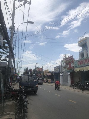 chủ cẩn bán căn nhà mt phan văn hớn, dt: 15 x 50m có 250m2 thổ giá 25 tỷ, lh đại