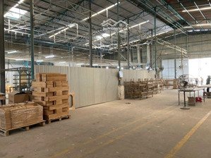 b.án nhà xưởng 3 mặt tiền đường. hố nai .đang cho thuê 45tr/tháng
dt 1500m2. sổ riêng quy hoạch h