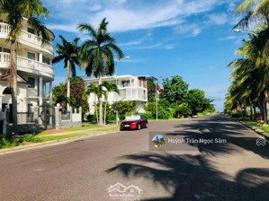bán lô đất khách sạn , an viên , nha trang
- diện tích : 1000m2 ngang 20x50 giá 68.79tr/m2