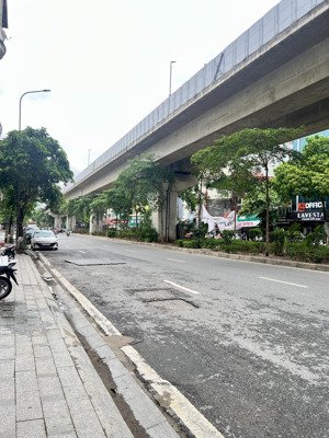 cho thuê nhà mặt phố yên lãng, đống đa, 7 tầng, thông sàn, thang máy, diện tích 80m2, vỉa hè rộng