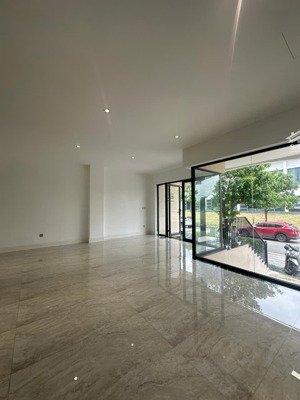 cho thuê văn phòng tầng trệt 7*20m chia 3 phòng làm việc đầy đủ máy lạnh,vị trí đẹp kđt vạn phúc.