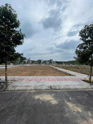 bán miếng đất liền kề kcn visip 3, ngay trung tâm tp tân uyên