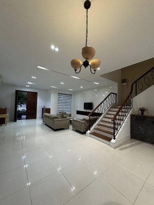 cho thuê giá 53tr/1 tháng, biệt thự vinhomes riverside. sđt liên hệ 