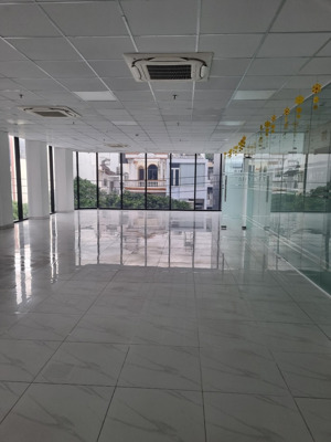 cho thuê văn phòng mặt tiền đường phan xích long phường 2 quận phú nhuận dt 120m2 giá 50 triệu