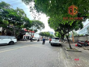 bán nhà 1t2l 245m2 đường phan trung gần vincom có dòng tiền cho thuê 50tr/tháng