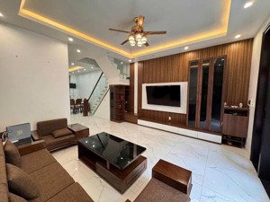 chuyển nhượng căn 75m2 hướng tây bắc hoàn thiện có thang máy