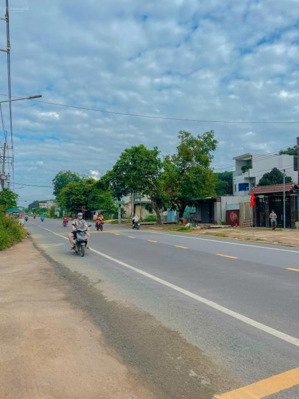 chủ bán gấp lô mặt tiền đường dt 769 kết nối sân bay - đường 40m rộng rãi - giá 1tỷ5 bao sổ