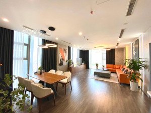 hot: cho thuê căn hộ discovery - 200m2, 4 pn, 2 vệ sinh, full mới, giá 36tr. lh: 