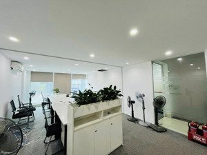 cho thuê văn phòng siêu đẹp phạm văn đồng-diện tích 330m2-giá thuê 35tr/tháng-lh: 