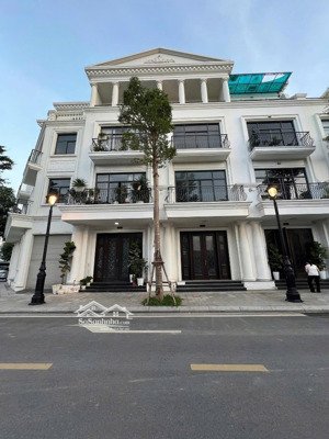 liền kề có mái cao vinhomes cầu rào