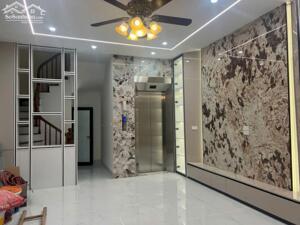 SIÊU PHẨM NHÀ NỞ HẬU 38M X 5 TẦNG, CHỈ 8,7 TỶ VŨ ĐÌNH TỤNG - THẠCH BÀN ĐƯỜNG XE HƠI TRÁNH, XE HƠI QUAY ĐẦU THOẢI MÁI