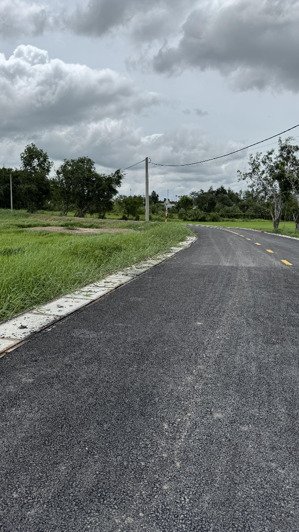 đất vườn 600m (16x38) mặt tiền hồ thị rạnh, sau lưng ub xã tân thạnh tây.