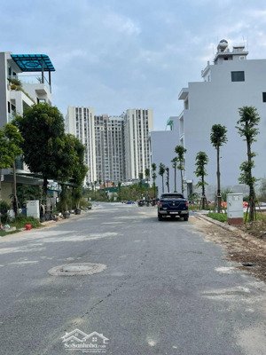 bán lô đất 1021 - 1 có dt 54m2 đường rộng 20,5m nhìn ra 14 tòa chung cư an lạc green symphony
