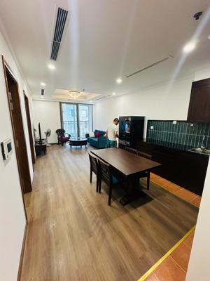 cần cho thuê căn 3 ngủ tòa p1 parkhill full nội thất mới. giá 17tr